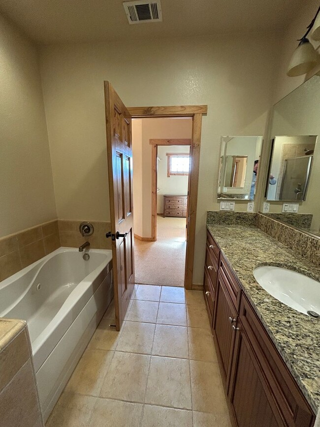 Building Photo - The Ponderosa Meadows Townhouse