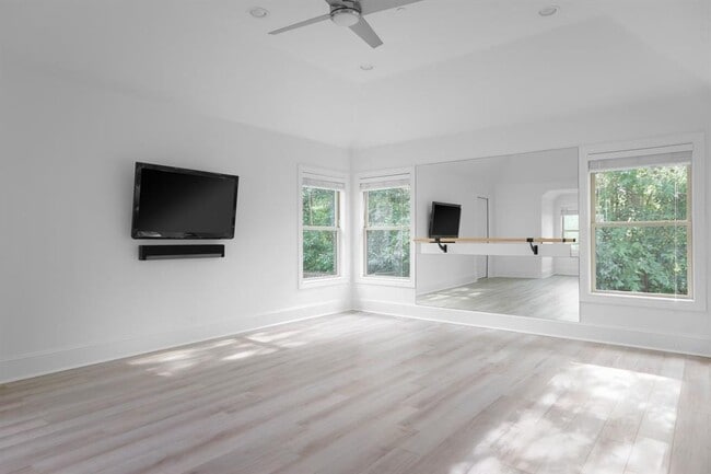 Building Photo - 506 Konstanty Cir