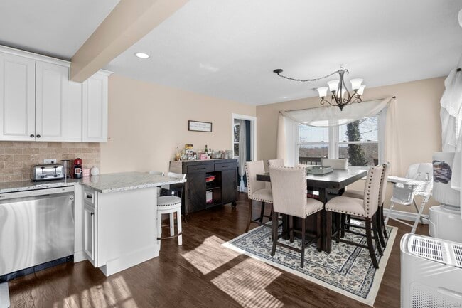 Building Photo - 27 Strathmore Rd