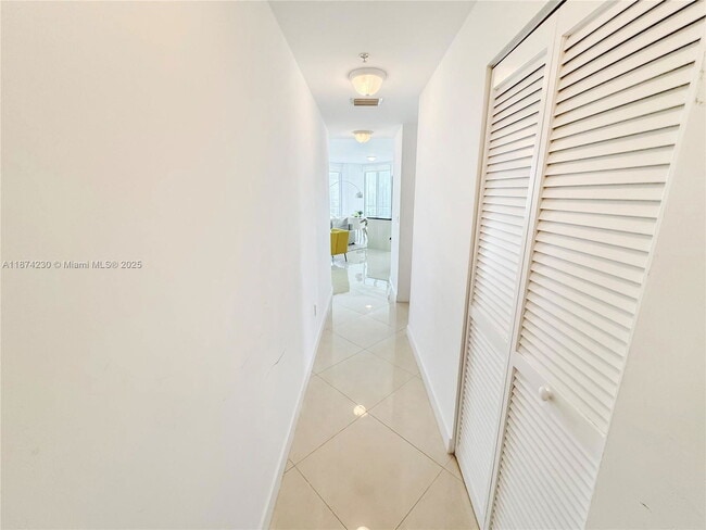 Primary Photo - 1111 SW 1st Ave