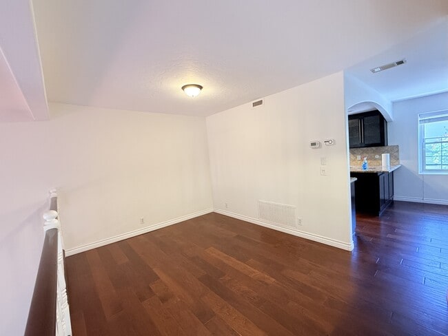 Building Photo - 2561 Navarra Dr