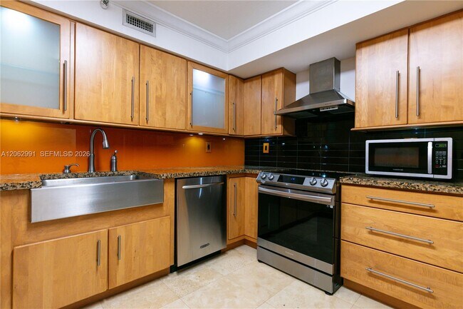 Building Photo - 3500 Mystic Pointe Dr