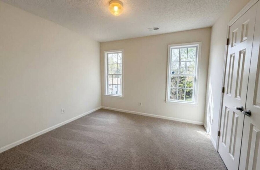 Building Photo - 412 Black Forest Dr