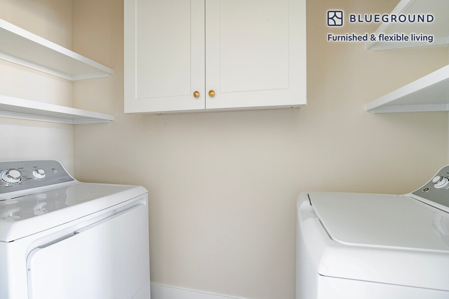 Building Photo - 1501 W Howard Ln