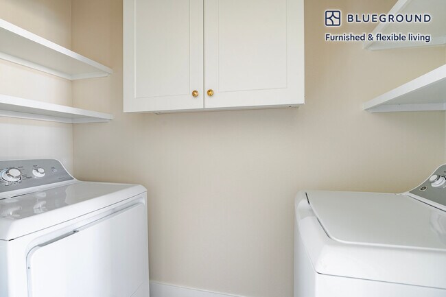 Building Photo - 1501 W Howard Ln