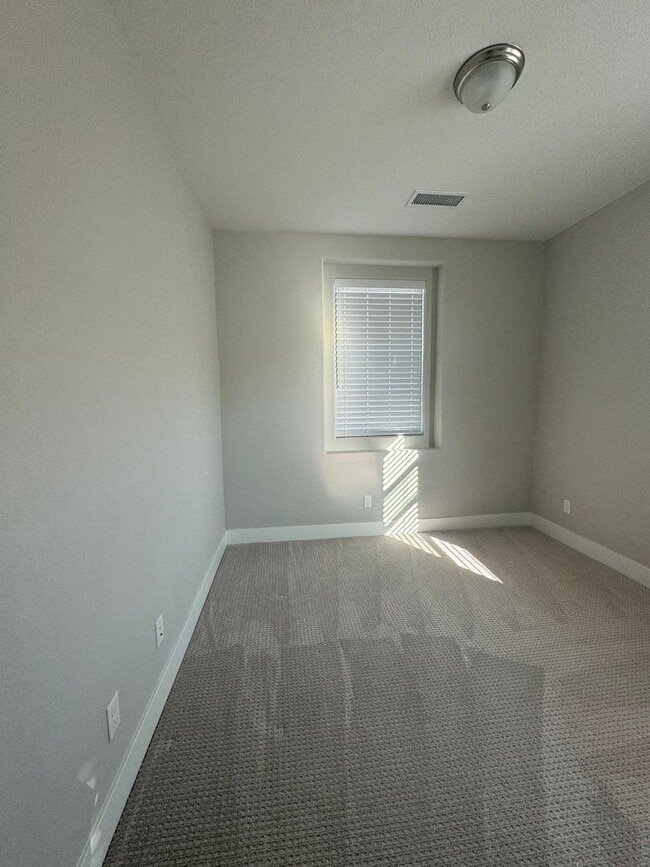 Building Photo - Tesoro Viejo- 3 bedroom 2.5 Bath