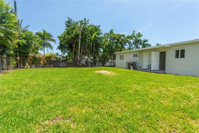 Building Photo - 10825 SW 221st St Rd