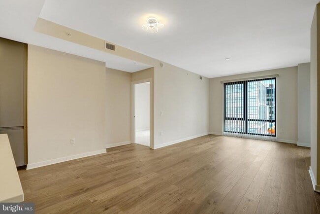 Building Photo - 255 W Falls Station Blvd