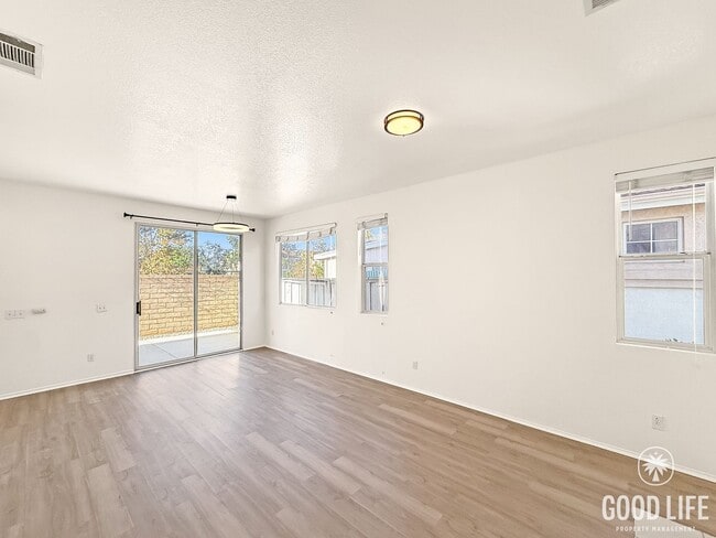 Building Photo - Beautiful 3B/2.5BA Home in Mira Mesa for Rent!