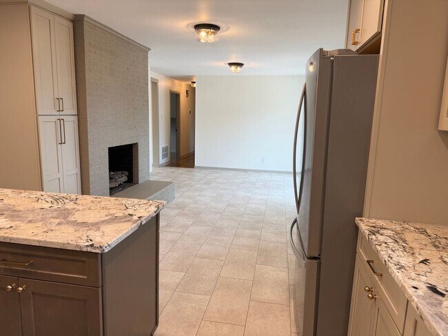 Building Photo - Knoxville 37923 - 3 bedroom 2 bath home located in heart of West Knoxville with separate 1 bedroo...