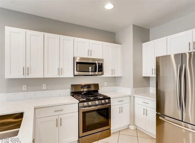 Building Photo - 227 Charming Ct