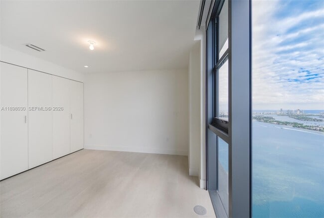 Building Photo - 700 NE 24th St