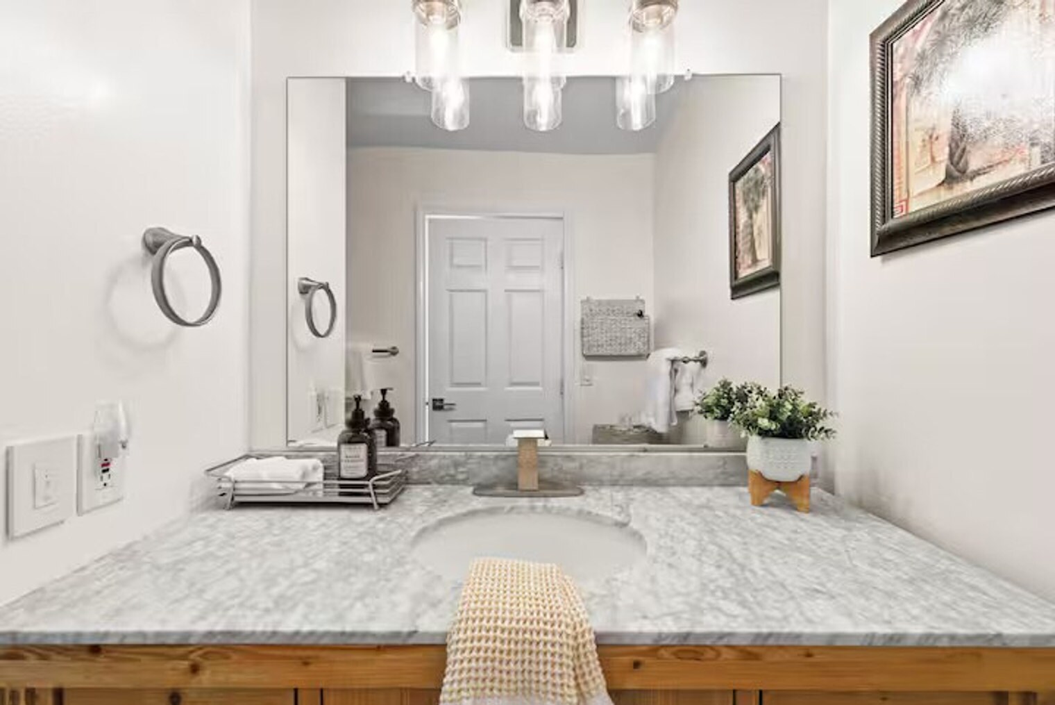 Building Photo - 999 N Pacific St