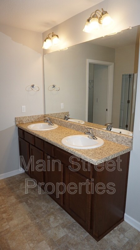 Building Photo - 2219 Waltham St