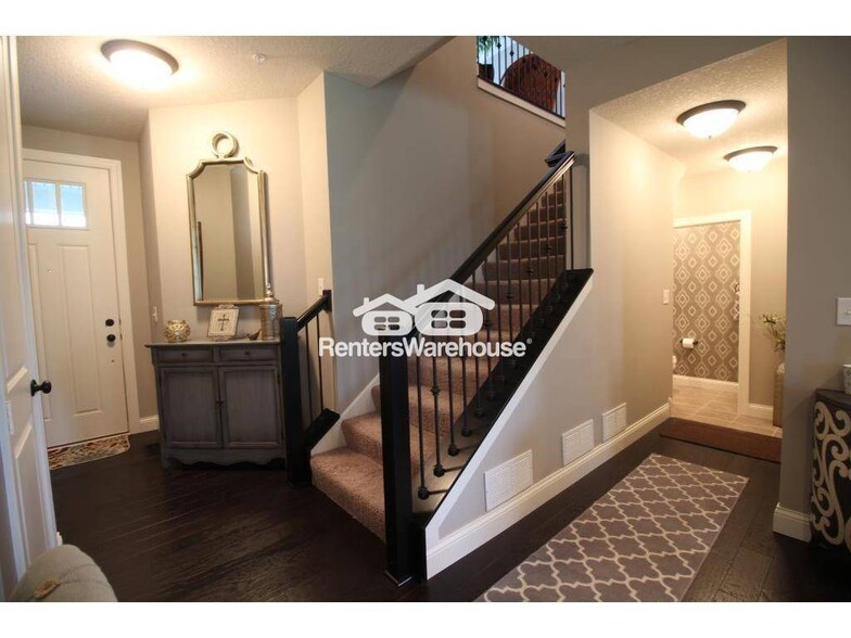 Building Photo - 8411 Larch Ln N