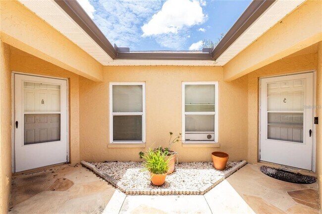 Building Photo - 1203 Saxony Cir