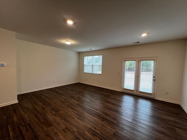 Building Photo - Nice 3/2.5 Home in Cartersville- $1,550