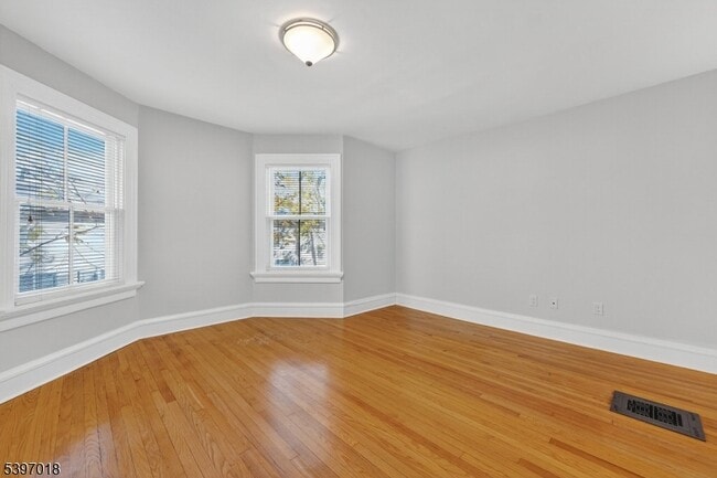 Building Photo - 94 Midland Ave