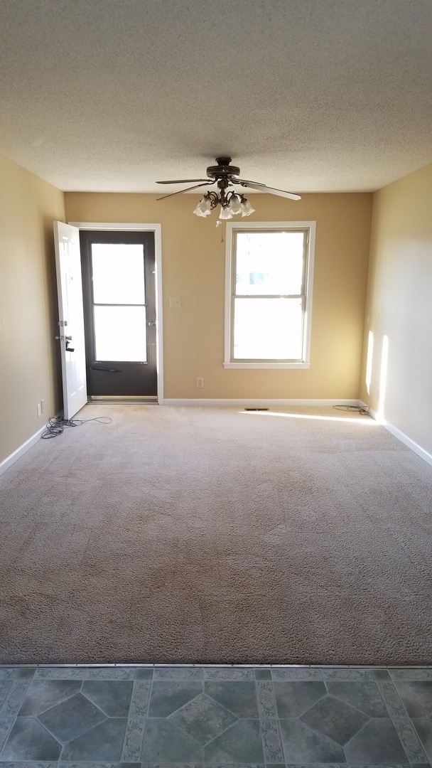 Building Photo - Cute 3 Bed/1 & 1/2 Bath, House located in the heart of St. B!