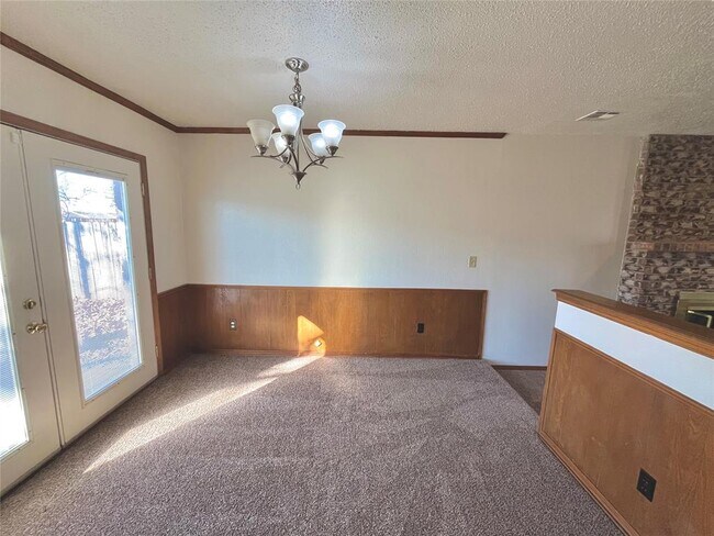 Building Photo - 716 Smalley Dr