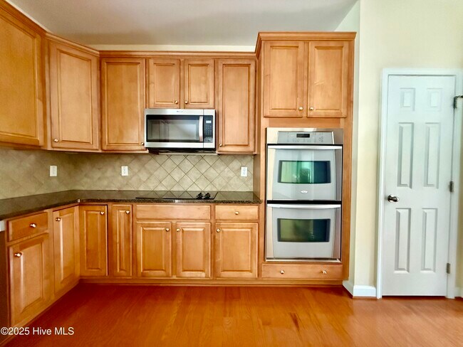 Building Photo - 410 Harkness Cir