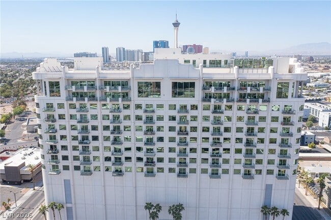 Building Photo - 900 S Las Vegas Blvd