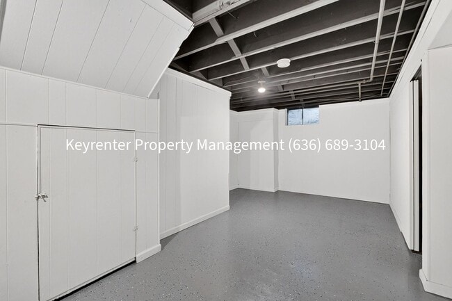 Building Photo - 5855 Pershing Ave