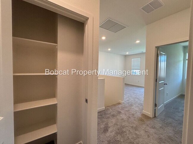 Building Photo - 839 Centerville St