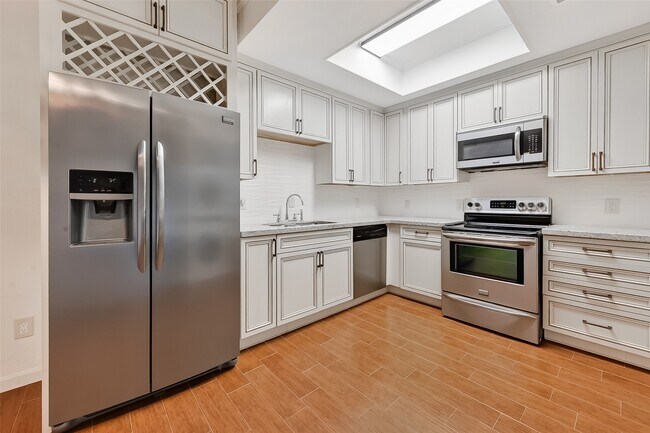 Building Photo - 11711 Memorial Dr