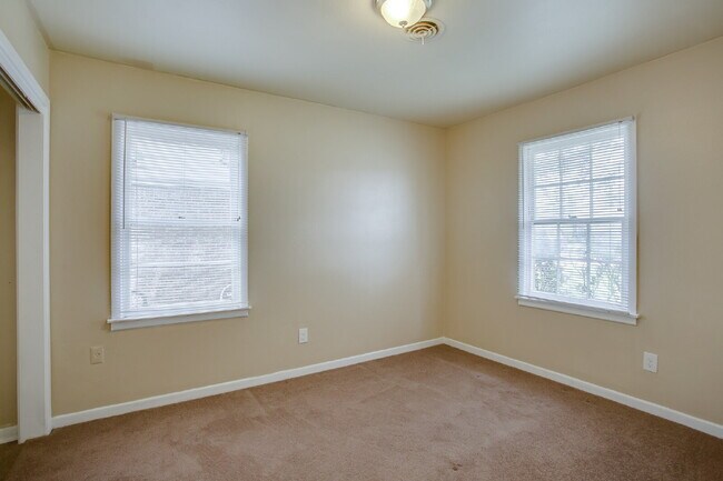 Building Photo - Fantastic home at a fantastic price!