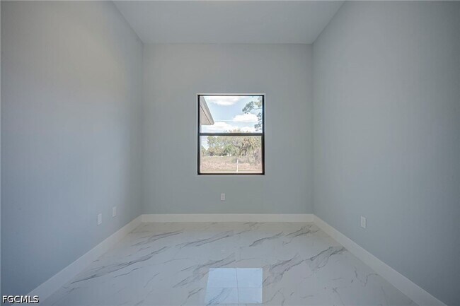 Building Photo - 872 Spaulding St E