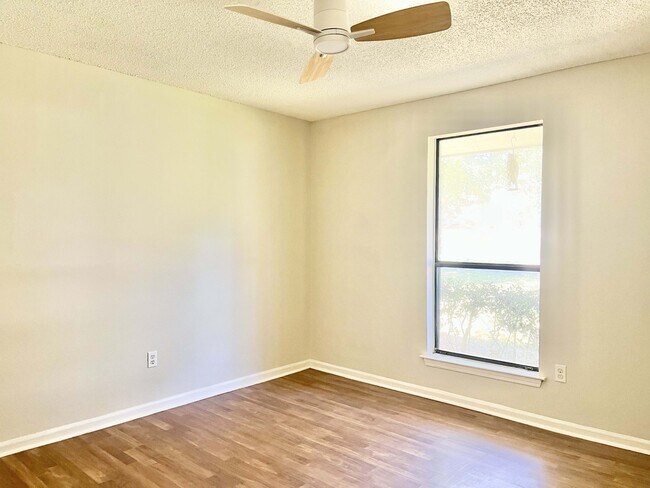 Building Photo - 17042 Appomattox Ave