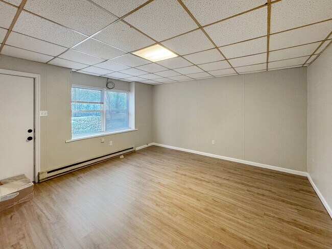 Building Photo - 754-758 Naylor Ave