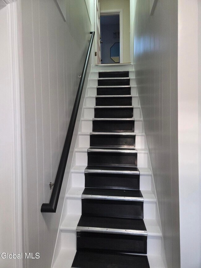 Building Photo - 669 Pawling Ave