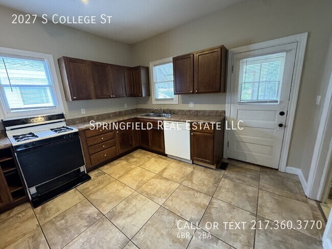 Building Photo - 2027 S College St