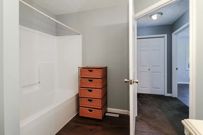 Building Photo - 1622 Iowa St