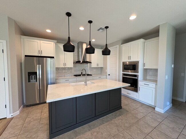 Building Photo - 1928 W Chisum Trl