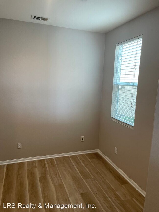 Building Photo - 3 br, 2.5 bath House - 246 Aurora Ave.