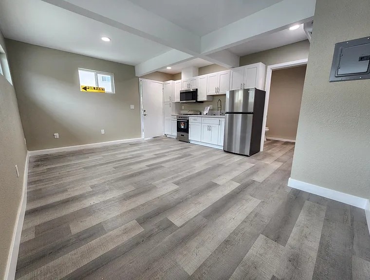 Building Photo - 984 El Camino Dr