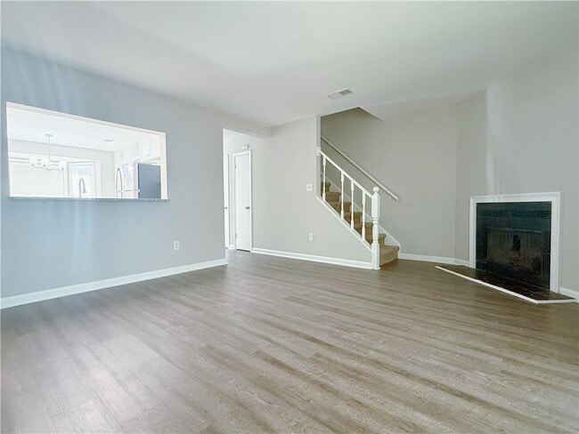 Building Photo - 1550 Oakpoint Dr SW