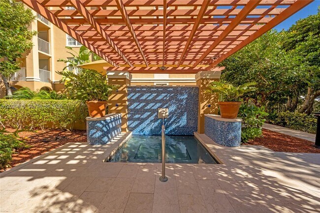 Building Photo - 19555 E Country Club Dr