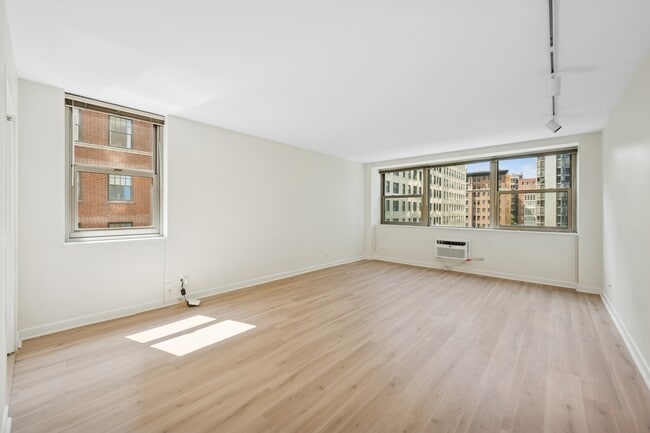 Building Photo - 253 E Delaware Pl