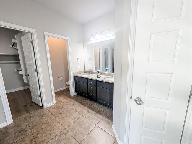 Building Photo - 3636 Mineral Dr