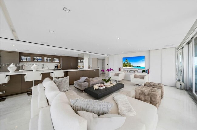 Building Photo - 11 Island Ave