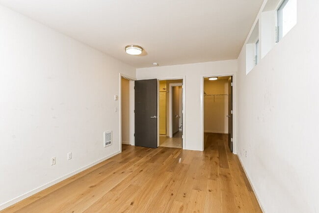 Building Photo - 5962 36th Ave S