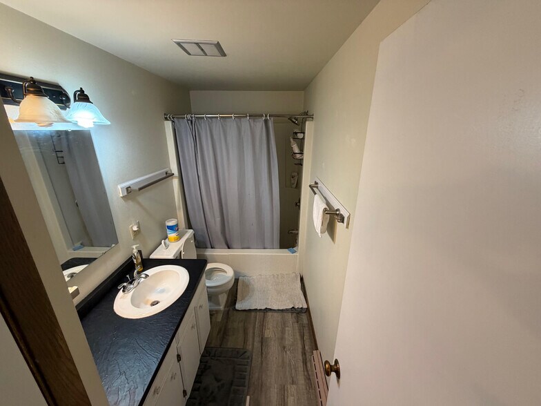 Building Photo - 214 S Eagle St