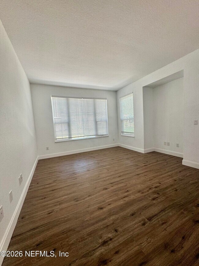 Building Photo - 13703 Richmond Park Dr N