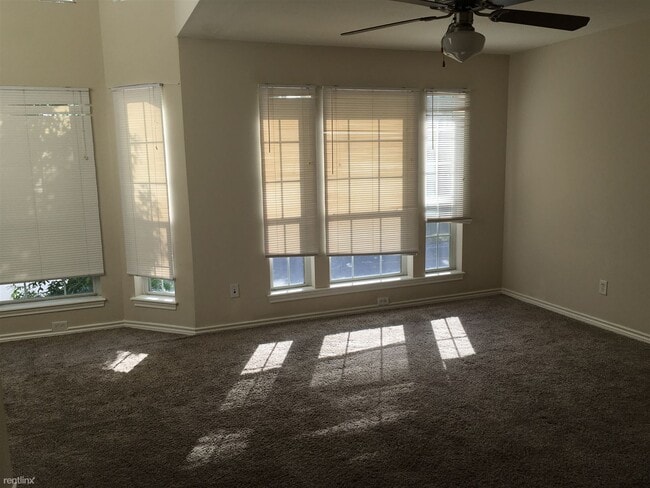 Building Photo - 2 br, 2.5 bath Condo - Wellington Court Co...