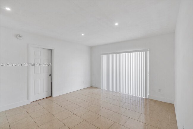 Building Photo - 14013 SW 90th Ave