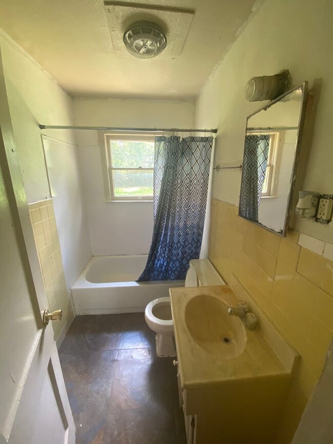Building Photo - 3758 Donalee St
